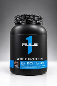 پروتئین وی رول وان – شکلاتی (Rule 1 R1 Whey Protein – Chocolate Fudge) – وزن ۲.۲۸ کیلوگرم